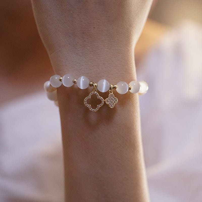 Shelltier WHITE PEARL CLOVER BRACELET