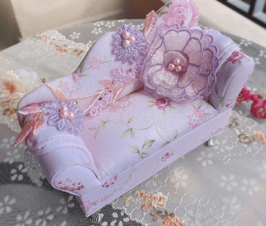 Shelltier ROSIE EMBROIDERY CHAISE JEWELRY BOX