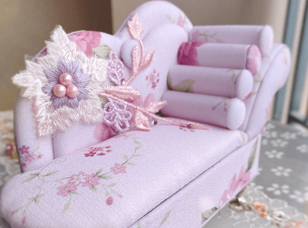 Shelltier ROSIE EMBROIDERY SOFA JEWELRY BOX