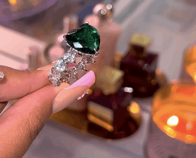 Shelltier 5 / Emerald LISBON HEART RING